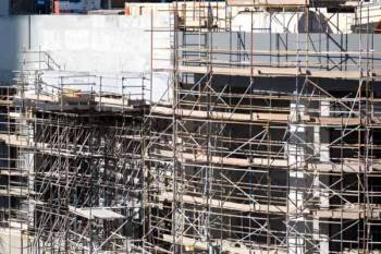 The High Rise Challenge Managing Wind and Weight in Formwork Design